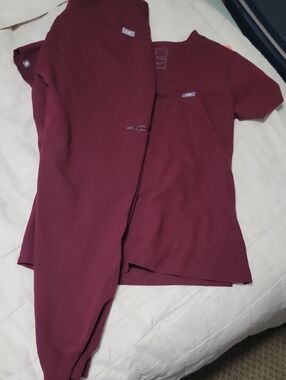 Figs Women's Burgundy Scrub Set